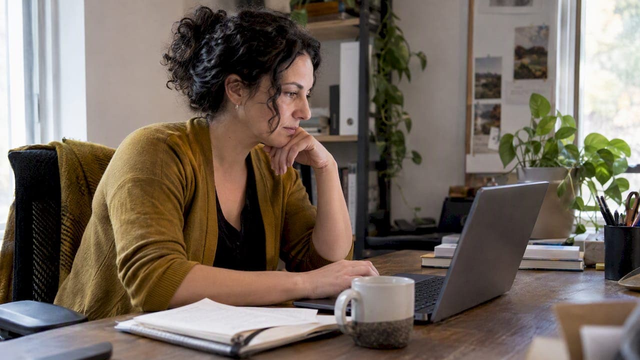 AI Content Curation: L&D Microlearning Without Losing Human Review
